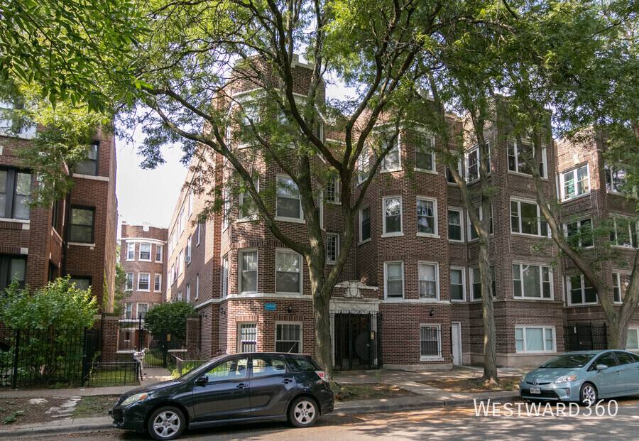 Apartment for rent at 7648 N Greenview #3, Chicago, IL 60626