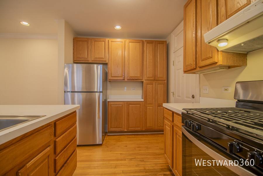 Apartment for rent at 7648 N Greenview #3, Chicago, IL 60626