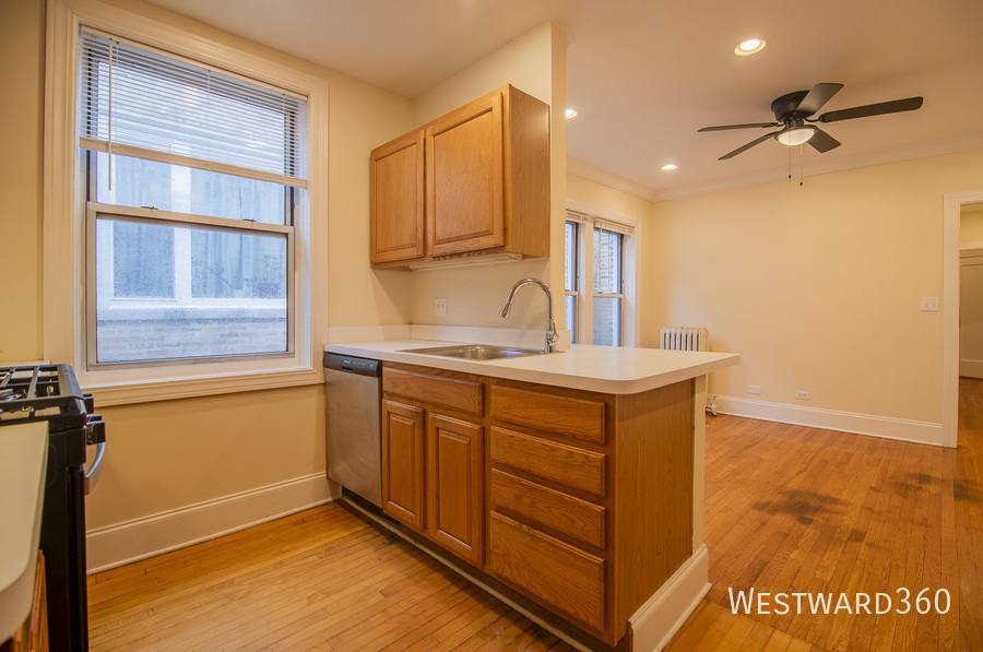 Apartment for rent at 7648 N Greenview #3, Chicago, IL 60626