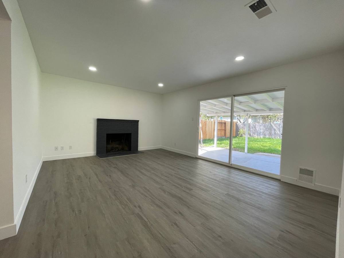 House for rent at 116 Penaranda Dr, Folsom, CA 95630