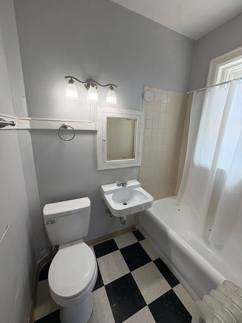 Apartment for rent at 524 S 31st St, Omaha, NE 68105