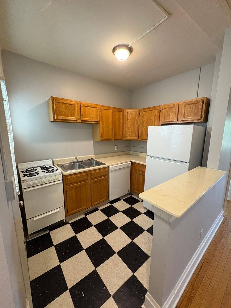 Apartment for rent at 524 S 31st St, Omaha, NE 68105