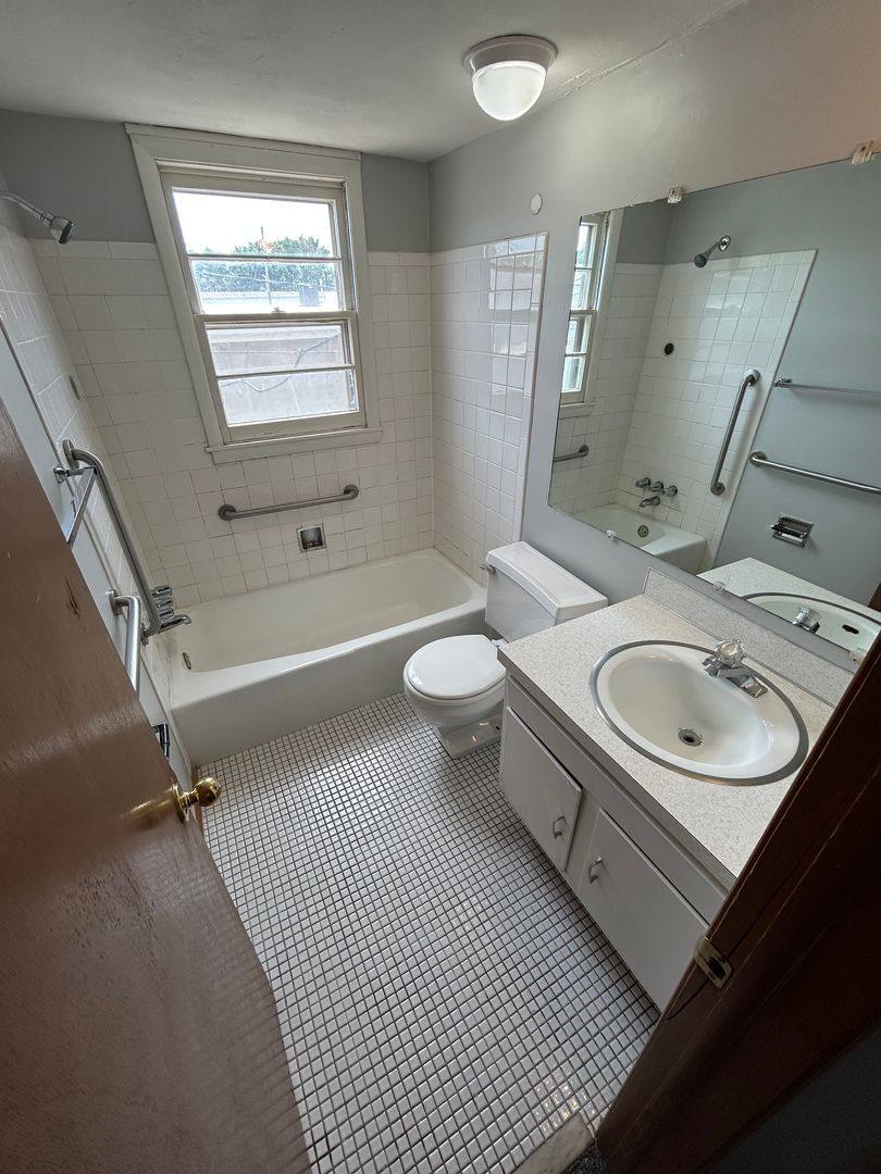 Apartment for rent at 4311 Charles St, Omaha, NE 68131