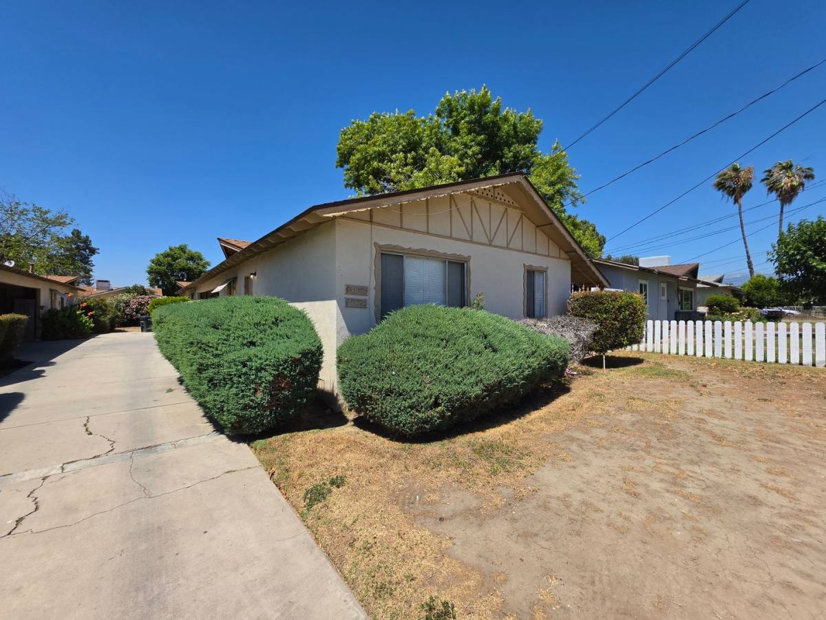 Apartment for rent at 700-12 E Johnston Ave, Hemet, CA 92543