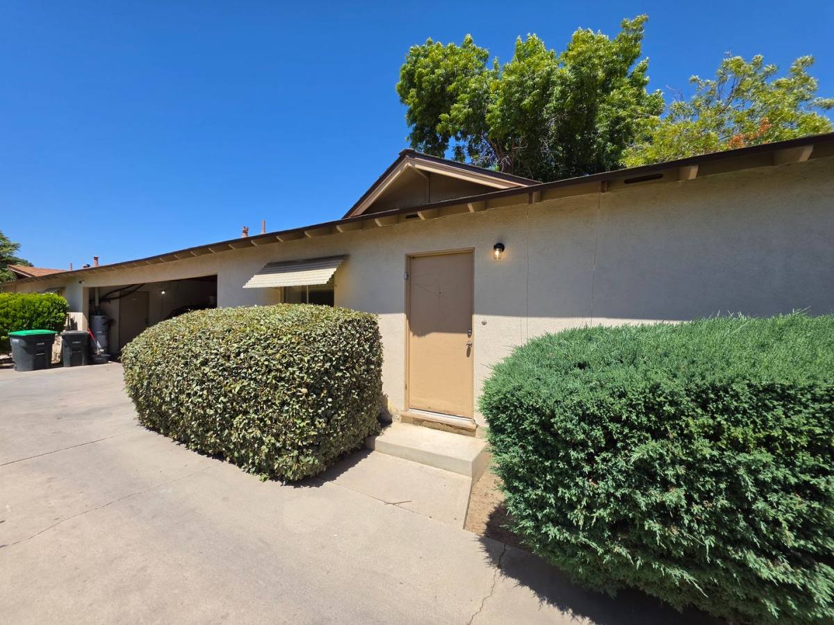 Apartment for rent at 700-12 E Johnston Ave, Hemet, CA 92543