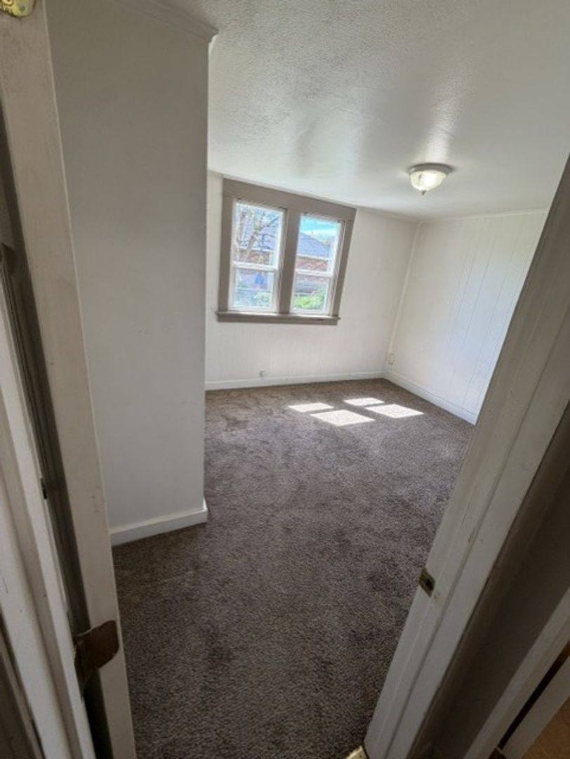 Apartment for rent at 815 W 1st St, Centralia, WA 98531