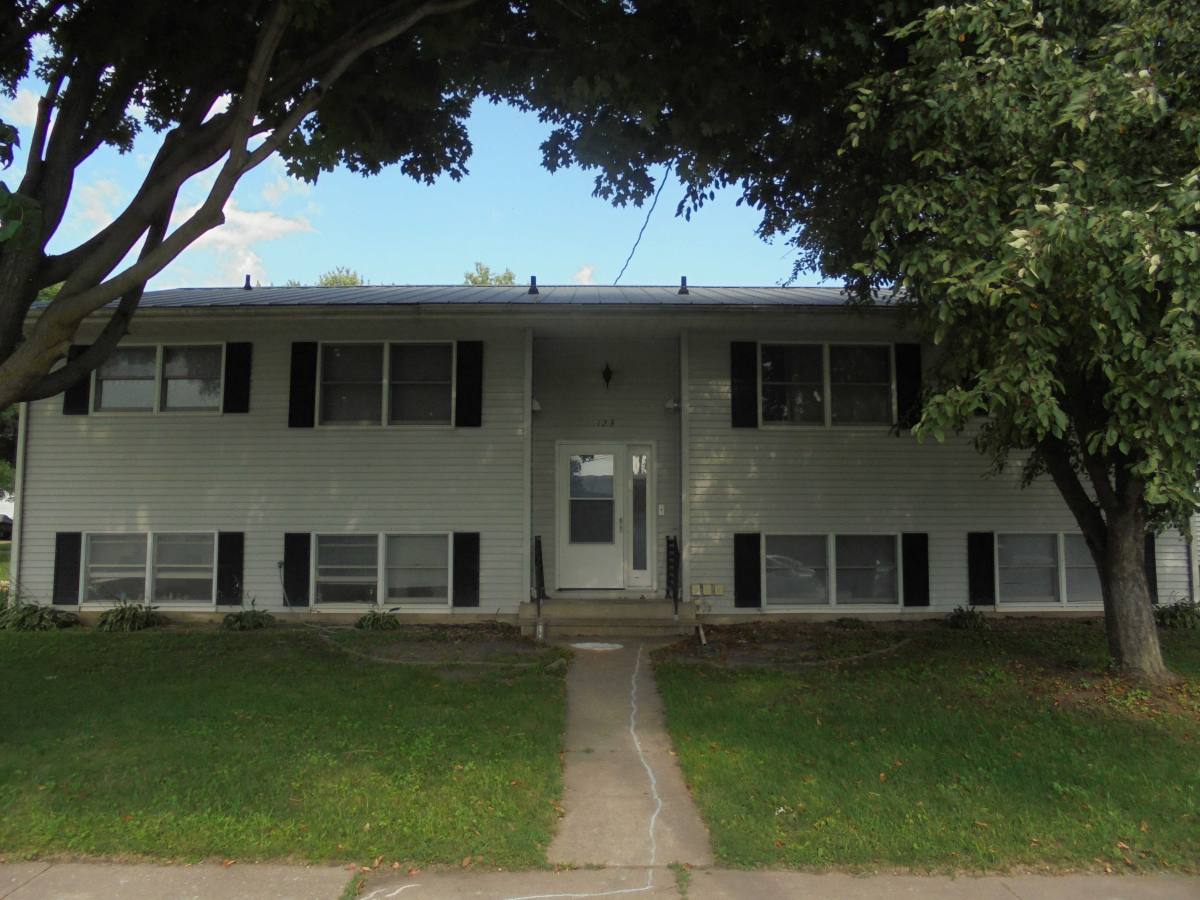 Apartment for rent at 123 - 2nd Ave SE #4, Oelwein, IA 50662