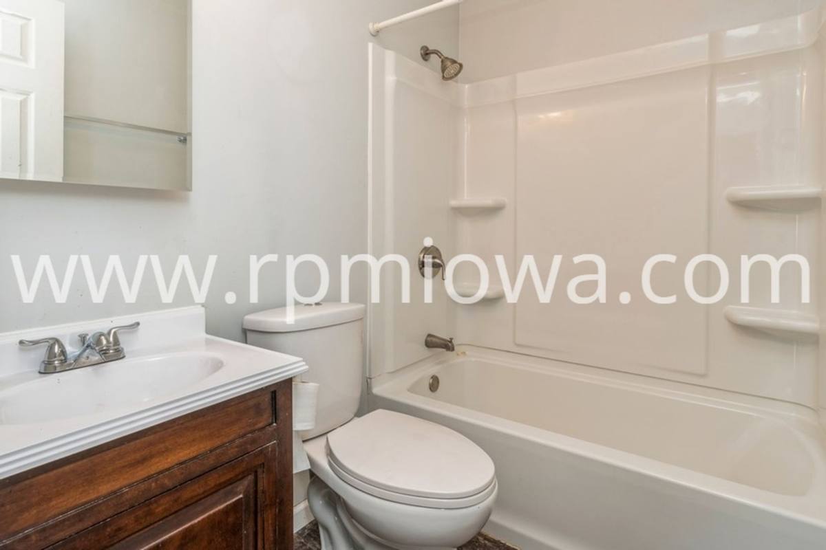 House for rent at 221 SW Scott St, Ankeny, IA 50023