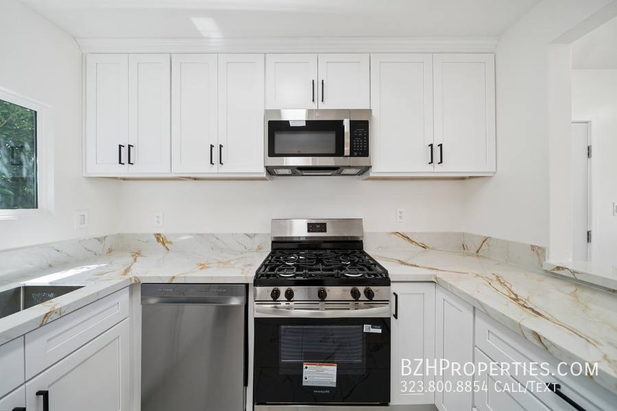 Apartment for rent at 1029 N Gardner St, Los Angeles, CA 90046