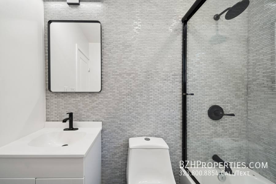 Apartment for rent at 1029 N Gardner St, Los Angeles, CA 90046