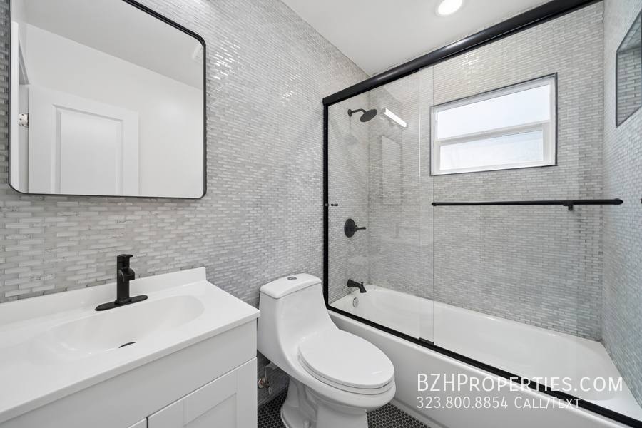 Apartment for rent at 1029 N Gardner St, Los Angeles, CA 90046