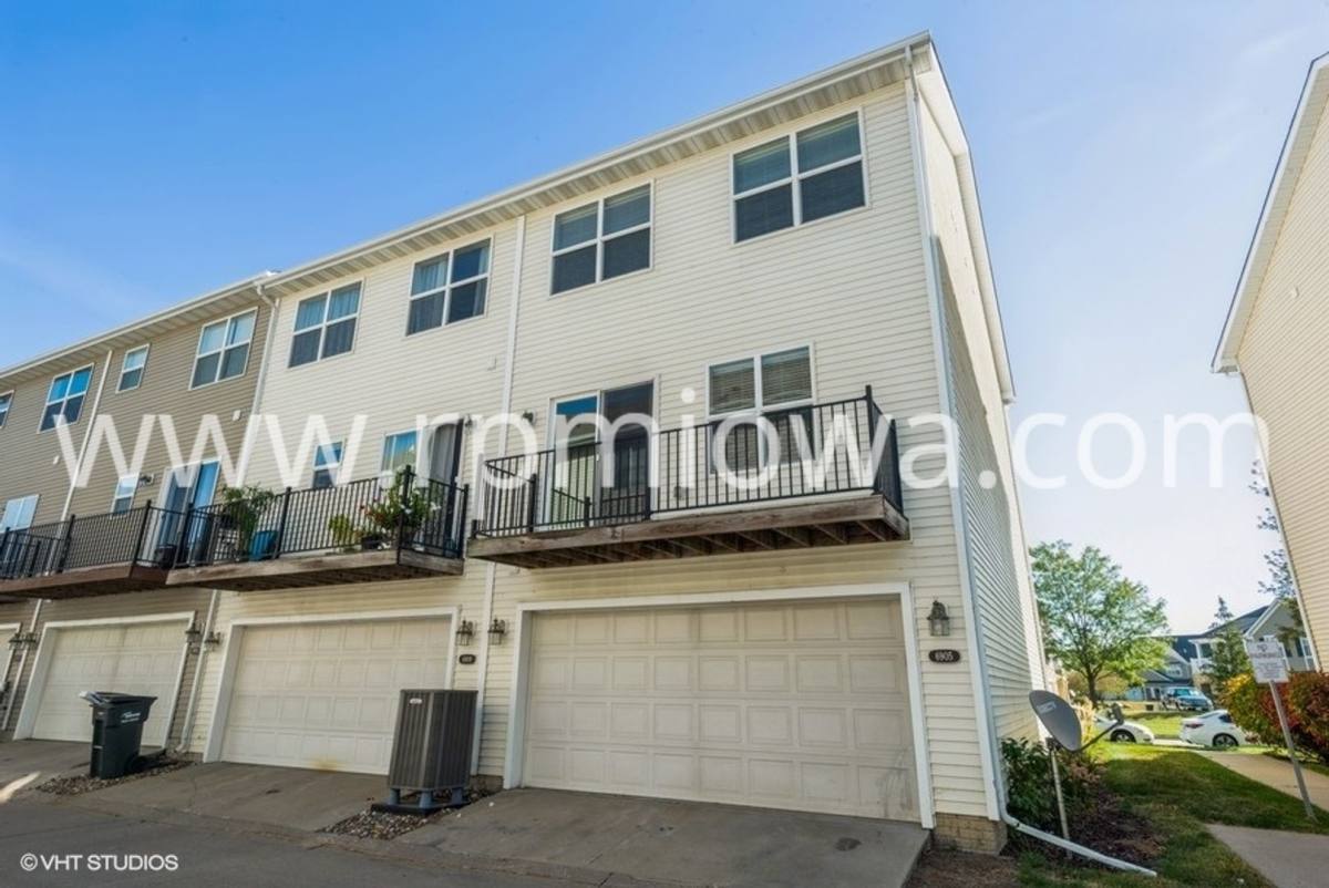 Townhouse for rent at 6905 Jack London Dr, Johnston, IA 50131