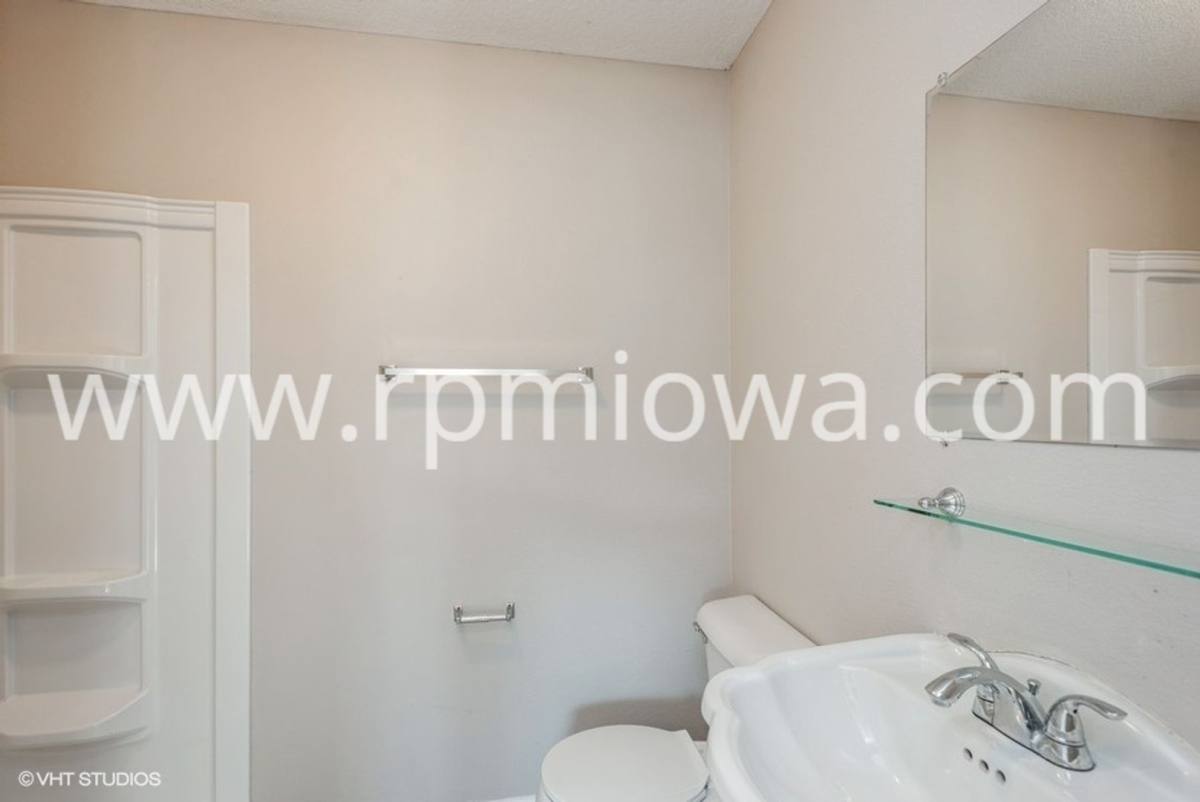 Townhouse for rent at 6905 Jack London Dr, Johnston, IA 50131