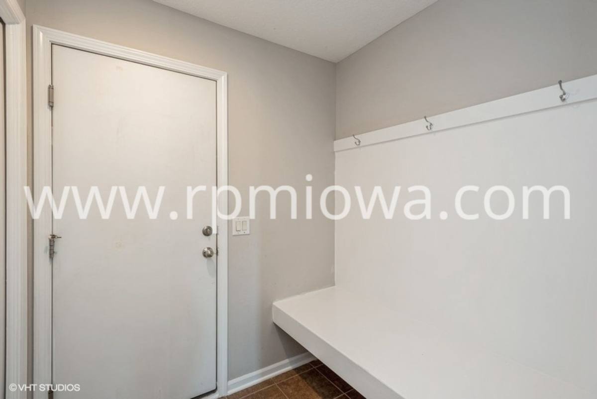 Townhouse for rent at 6905 Jack London Dr, Johnston, IA 50131