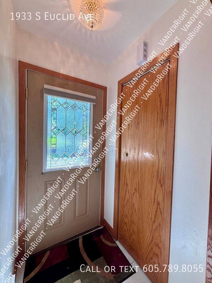 House for rent at 1933 S Euclid Ave, Sioux Falls, SD 57105