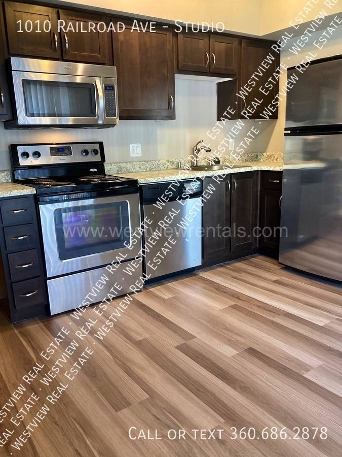 Apartment for rent at 1010 Railroad Ave, Bellingham, WA 98225