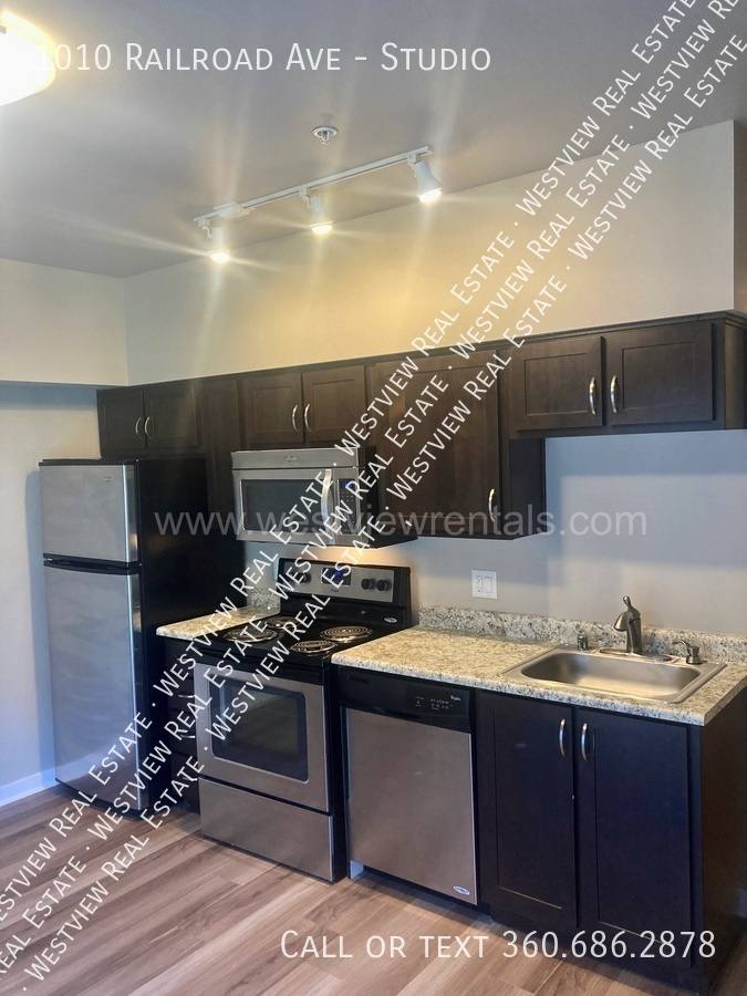 Apartment for rent at 1010 Railroad Ave, Bellingham, WA 98225