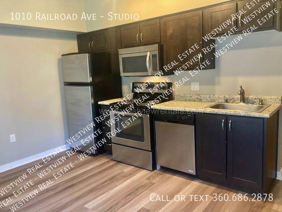 Apartment for rent at 1010 Railroad Ave, Bellingham, WA 98225