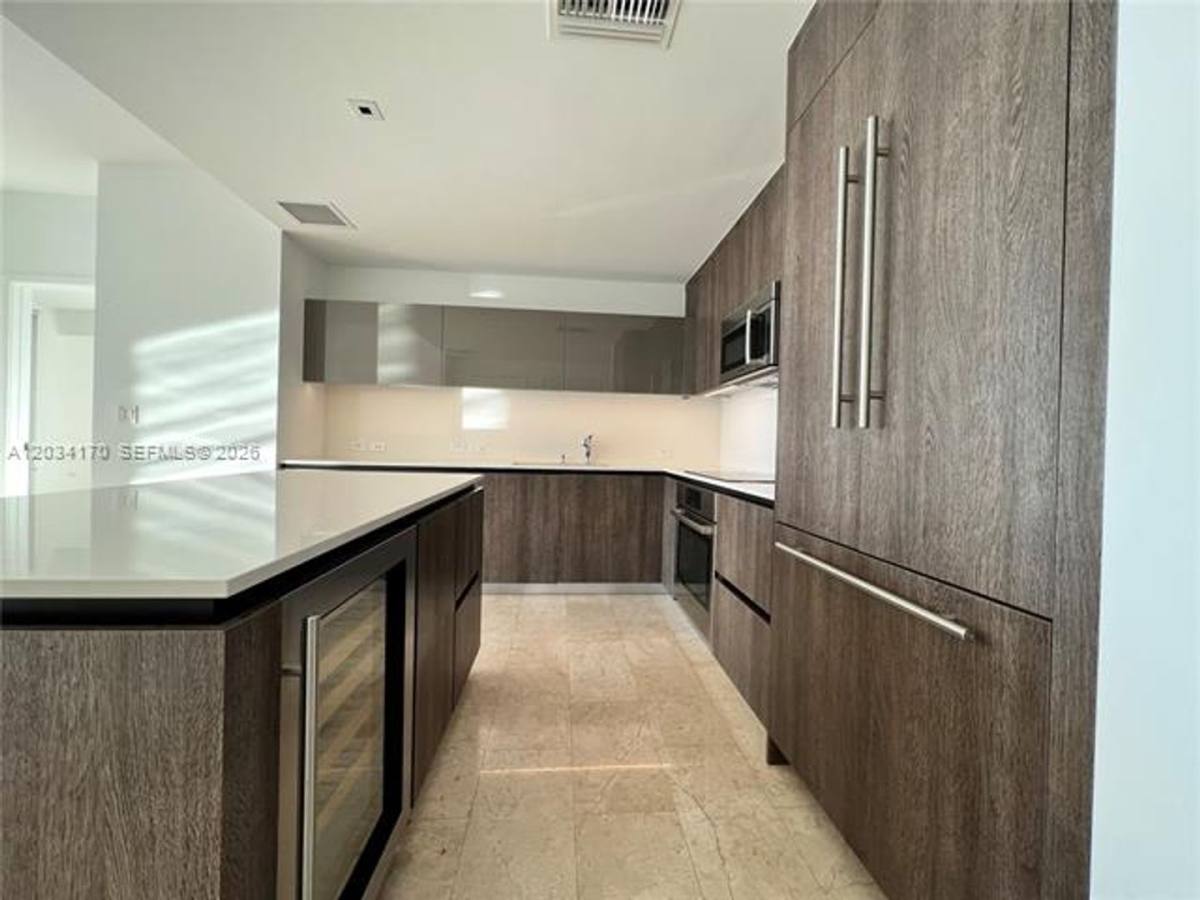Apartment for rent at 68 SE 6th St, Miami, FL 33131