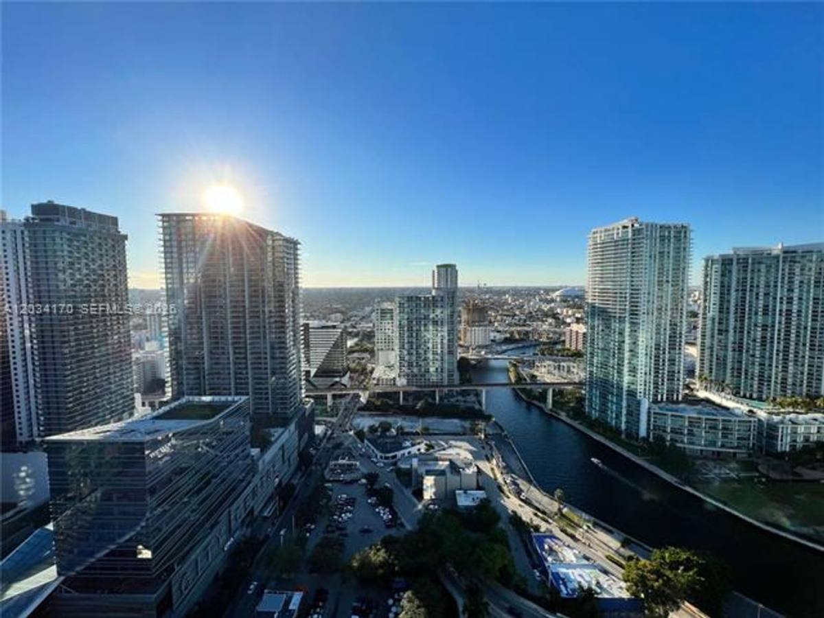 Apartment for rent at 68 SE 6th St, Miami, FL 33131
