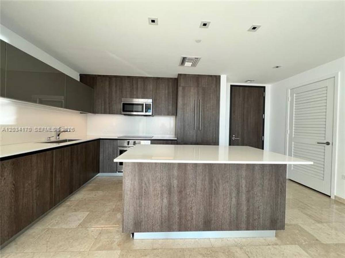 Apartment for rent at 68 SE 6th St, Miami, FL 33131
