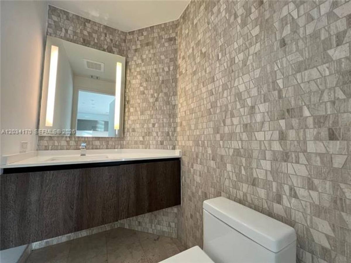 Apartment for rent at 68 SE 6th St, Miami, FL 33131