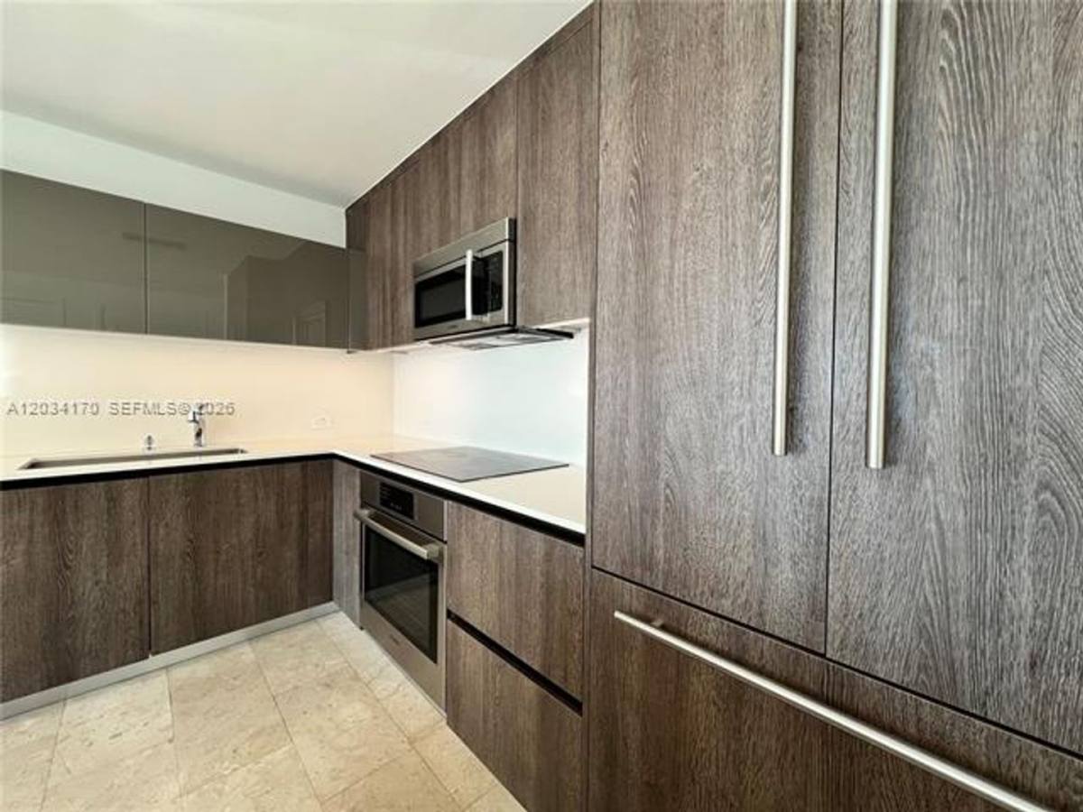 Apartment for rent at 68 SE 6th St, Miami, FL 33131