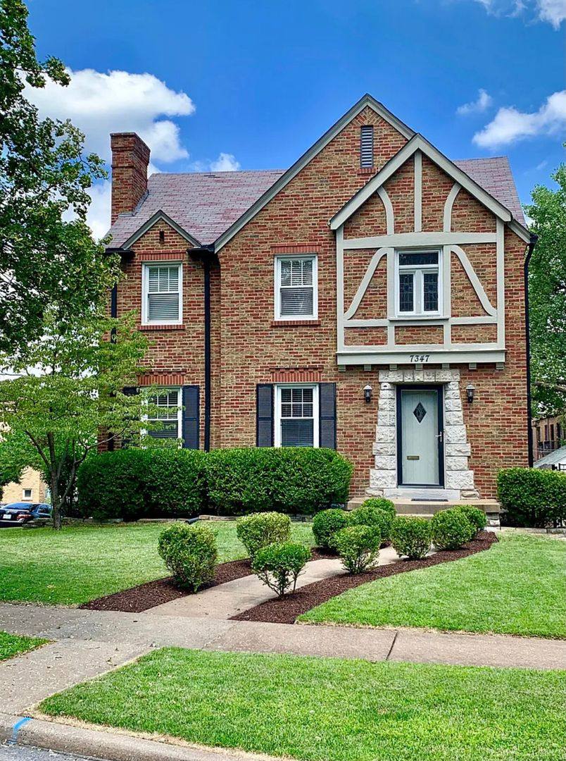 House for rent at 7347 Northmoor Dr, Saint Louis, MO 63105