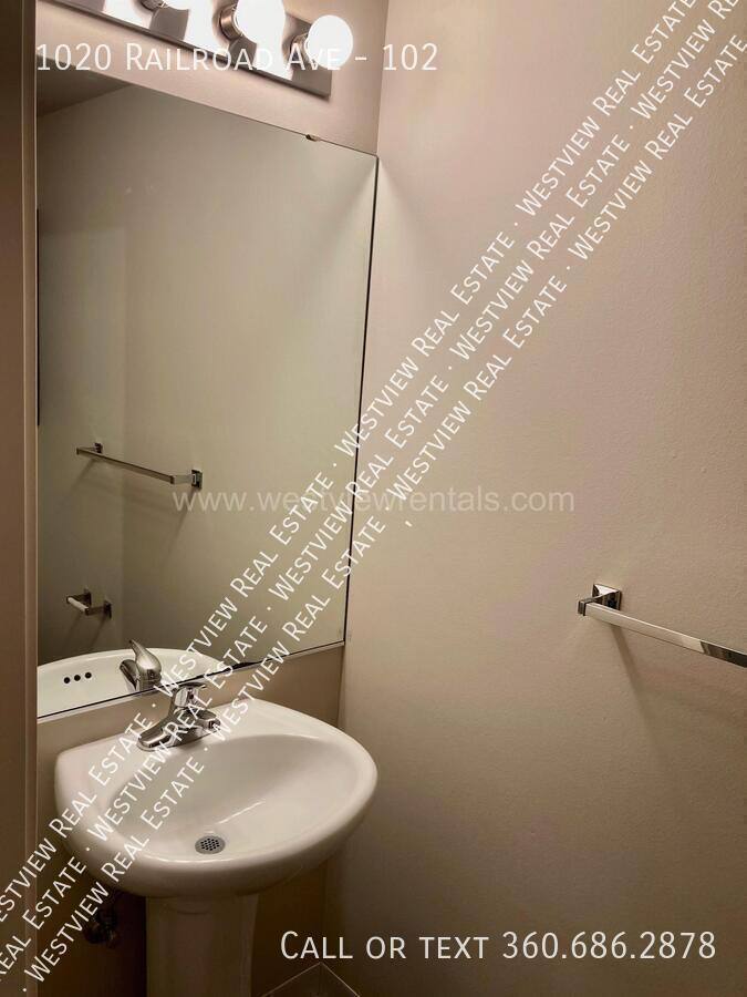 Apartment for rent at 1020 Railroad Ave #102, Bellingham, WA 98225