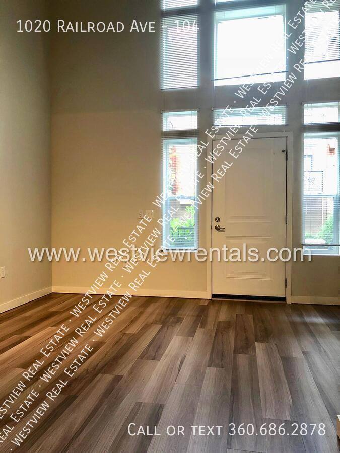 Apartment for rent at 1020 Railroad Ave #104, Bellingham, WA 98225