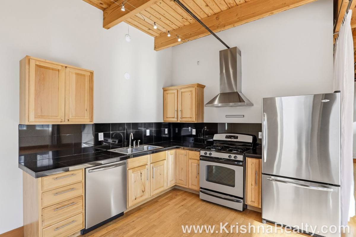 Condo for rent at 725 NW Flanders St, Portland, OR 97209