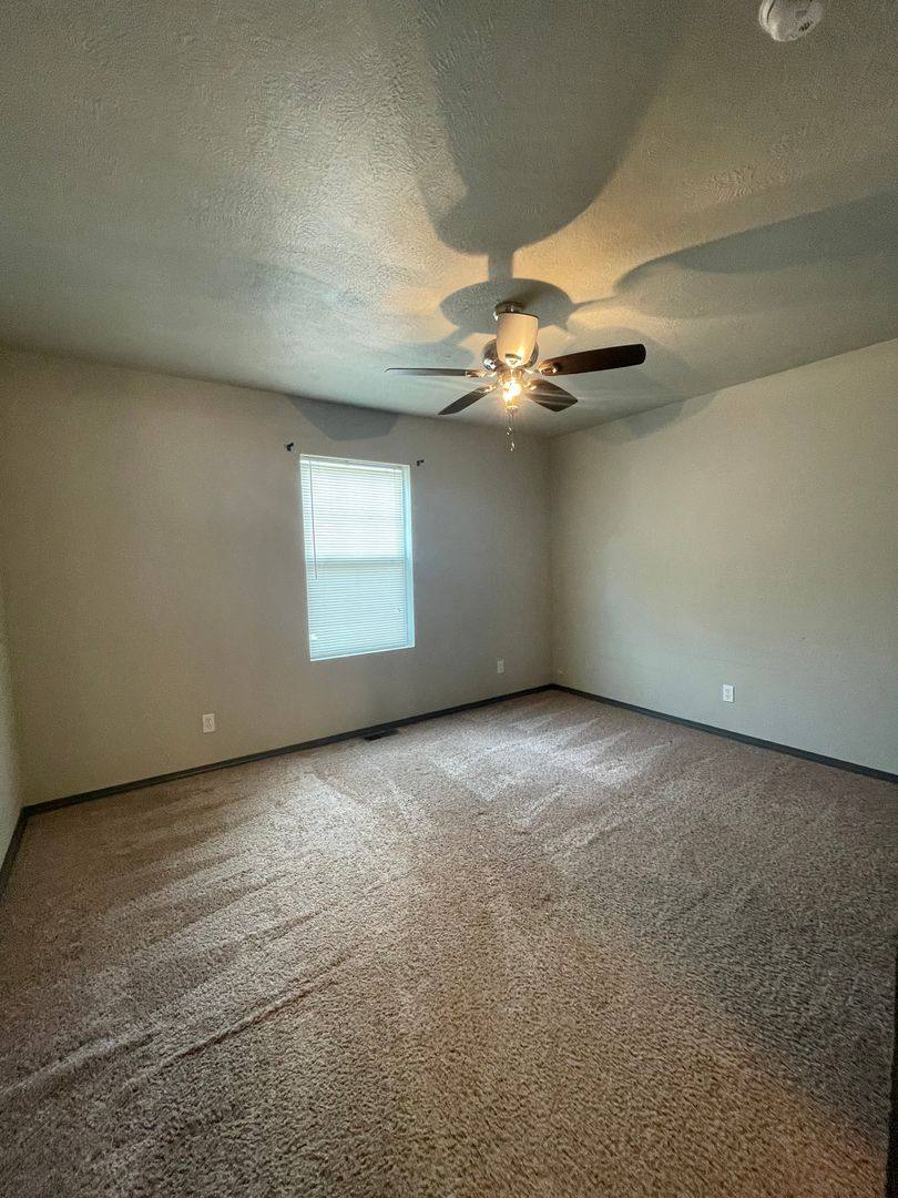 House for rent at 1918 S Broadway Ave, Springfield, MO 65807