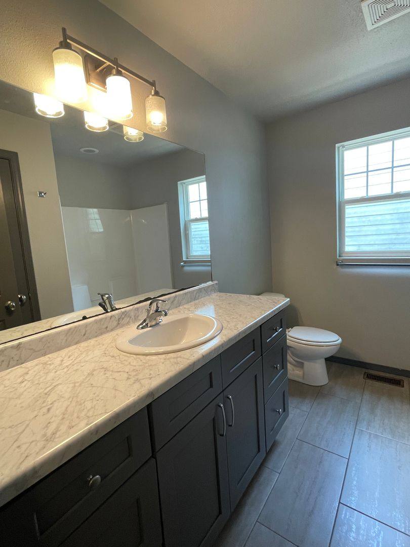 House for rent at 1918 S Broadway Ave, Springfield, MO 65807