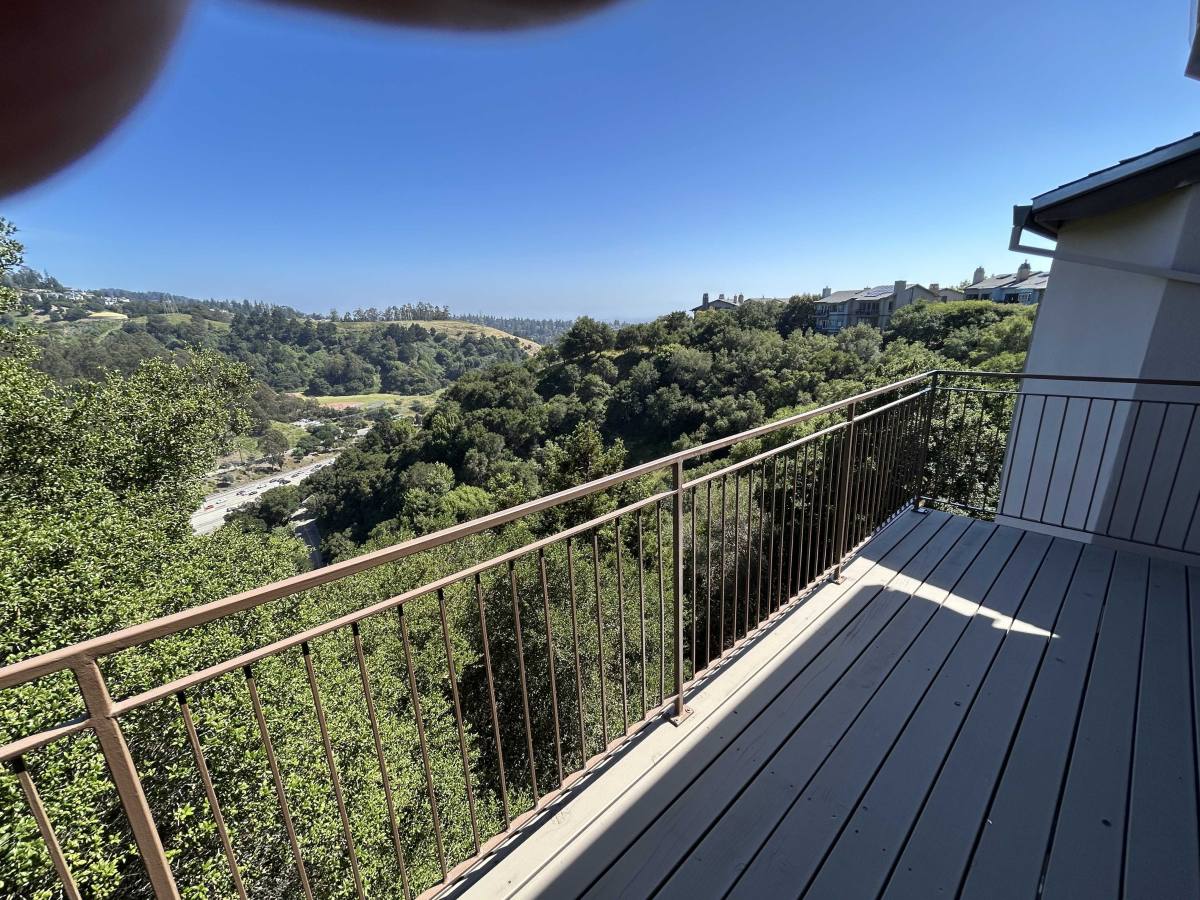 Townhouse for rent at 6676 Charing Cross Rd, Oakland, CA 94618