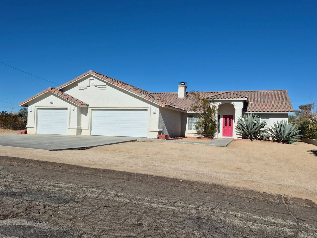 House for rent at 61818 Alta Mesa Dr, Joshua Tree, CA 92252