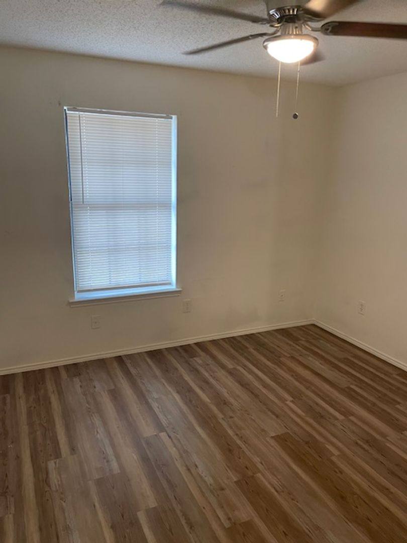 House for rent at 716 Woodland Court, Kennedale, TX 76060