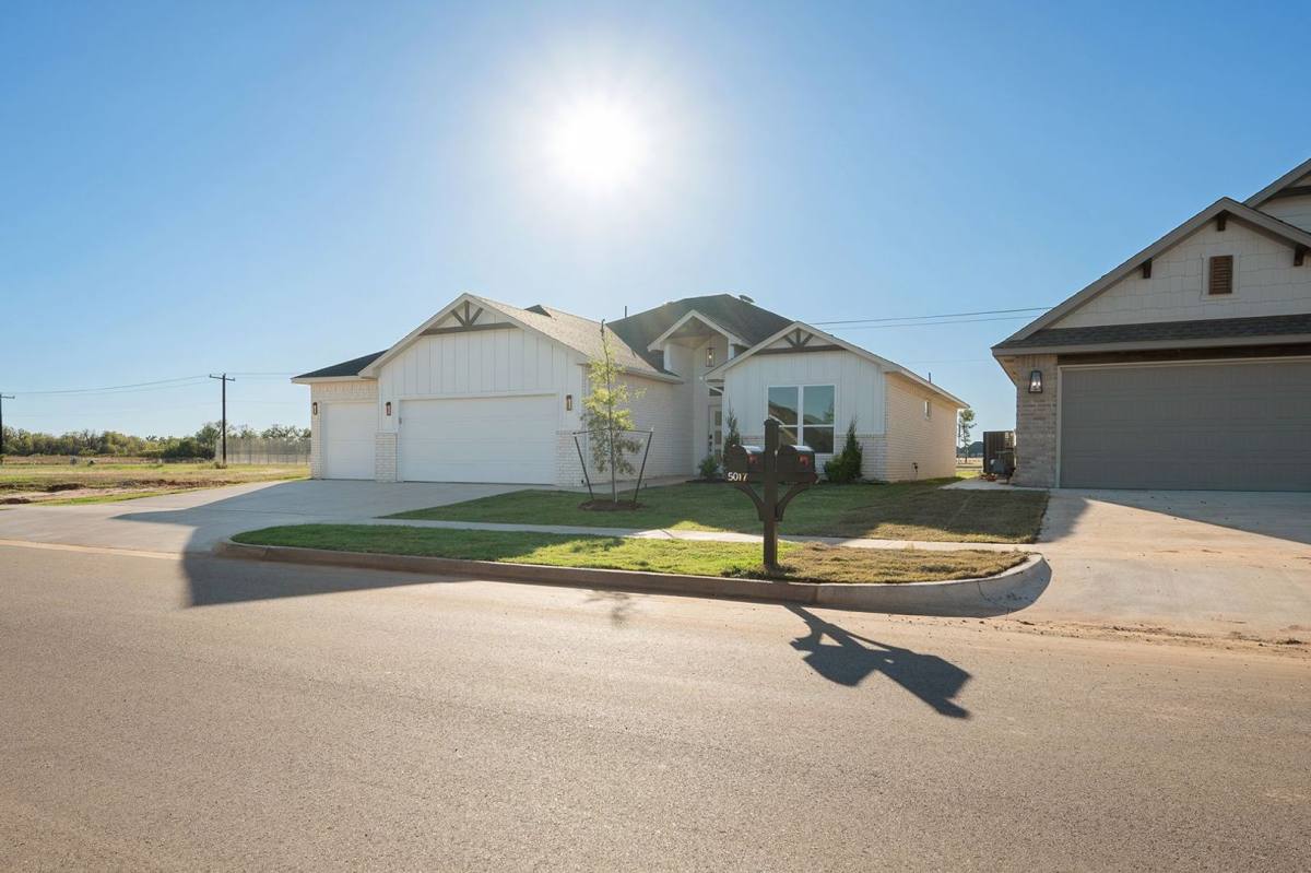 House for rent at 5017 Misty Wood Lane, Mustang, OK 73064