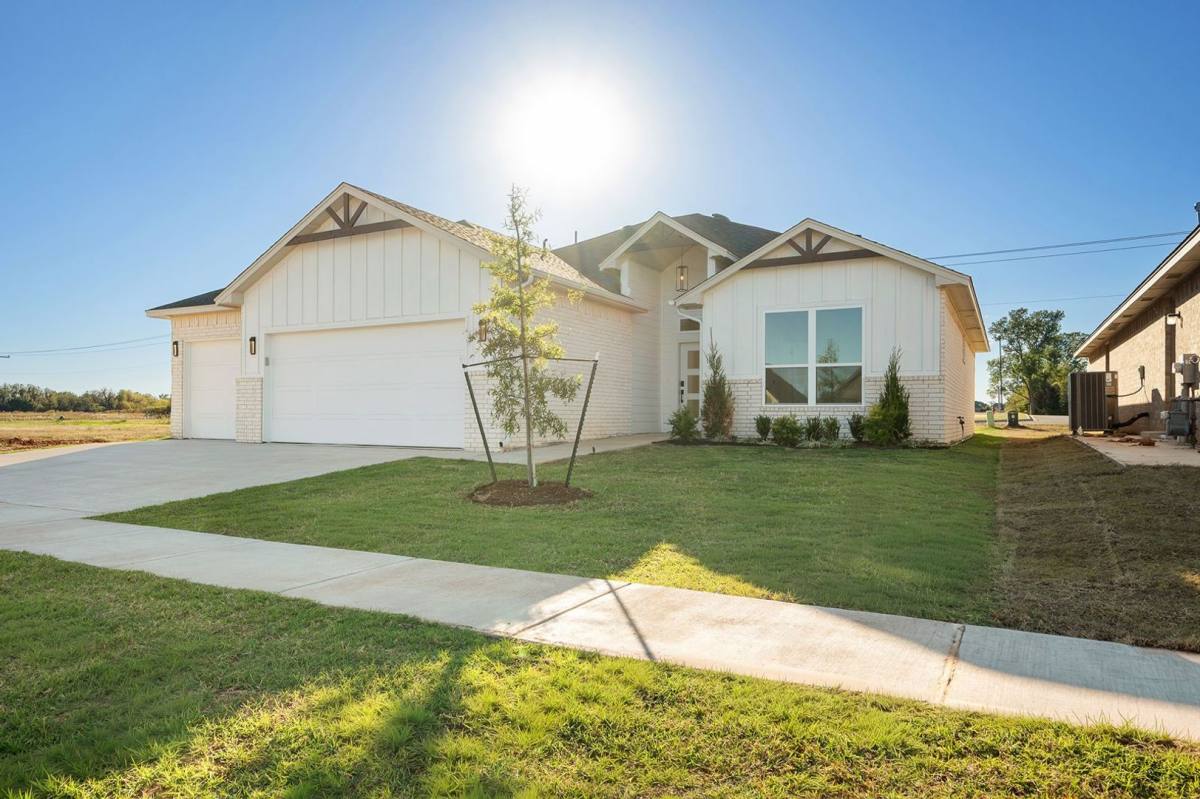 House for rent at 5017 Misty Wood Lane, Mustang, OK 73064