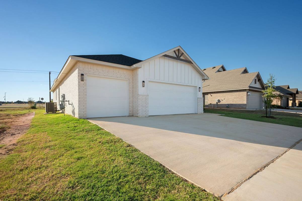 House for rent at 5017 Misty Wood Lane, Mustang, OK 73064