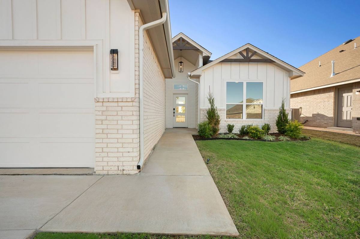 House for rent at 5017 Misty Wood Lane, Mustang, OK 73064