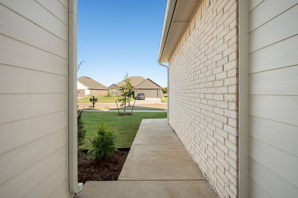House for rent at 5017 Misty Wood Lane, Mustang, OK 73064