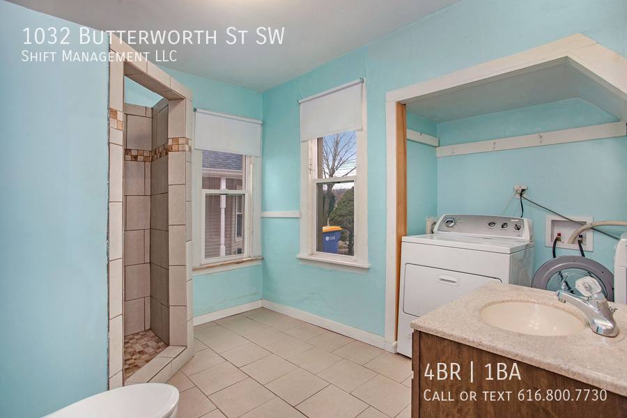 House for rent at 1032 Butterworth St SW, Grand Rapids, MI 49504