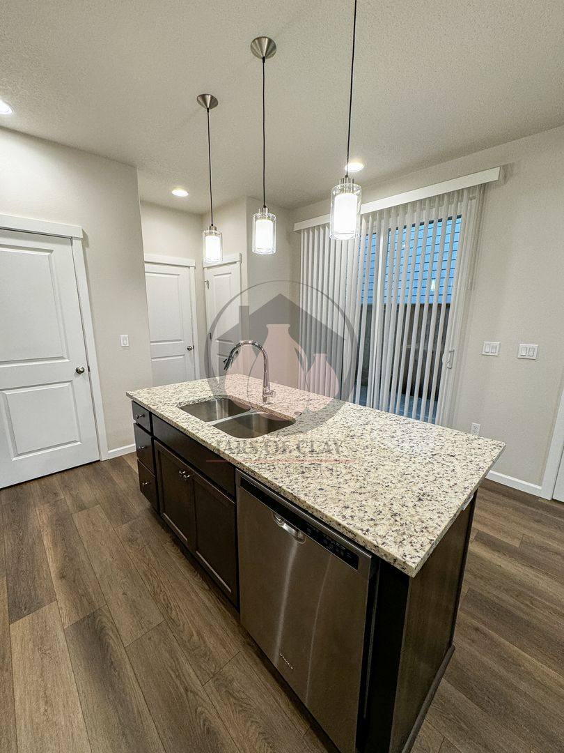 Townhouse for rent at 1668 SE Barberry Ave, Dallas, OR 97338