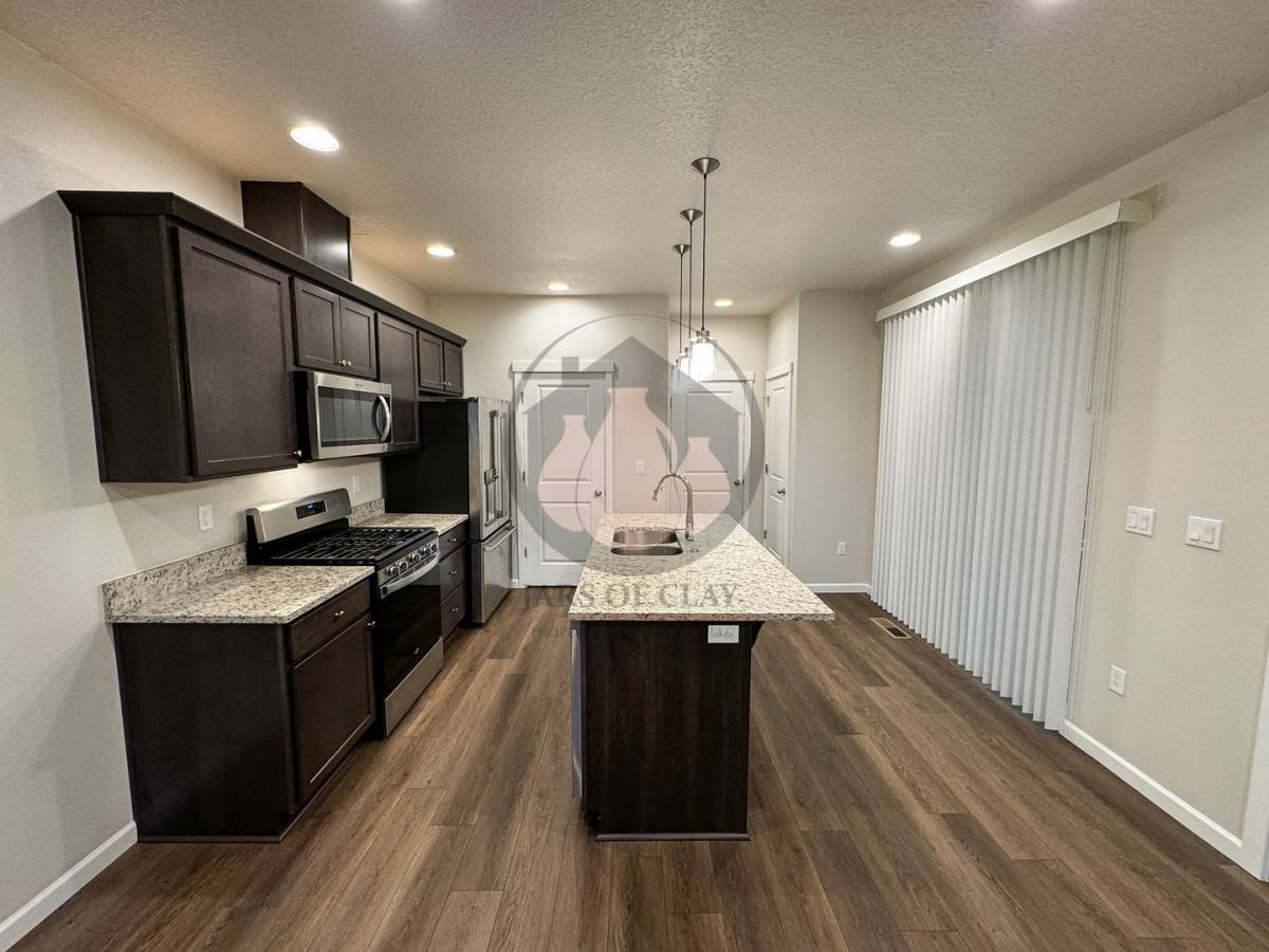 Townhouse for rent at 1668 SE Barberry Ave, Dallas, OR 97338