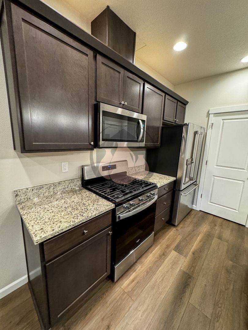 Townhouse for rent at 1668 SE Barberry Ave, Dallas, OR 97338