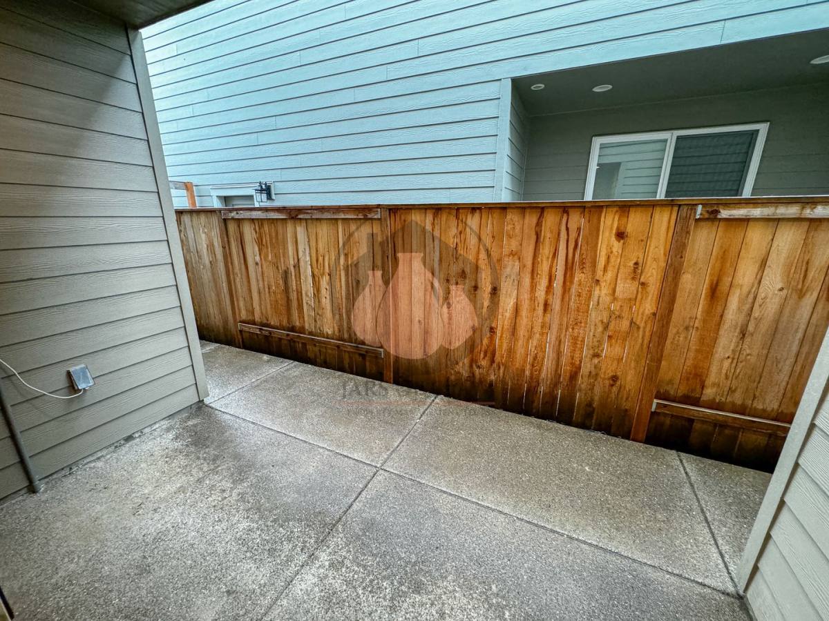 Townhouse for rent at 1668 SE Barberry Ave, Dallas, OR 97338