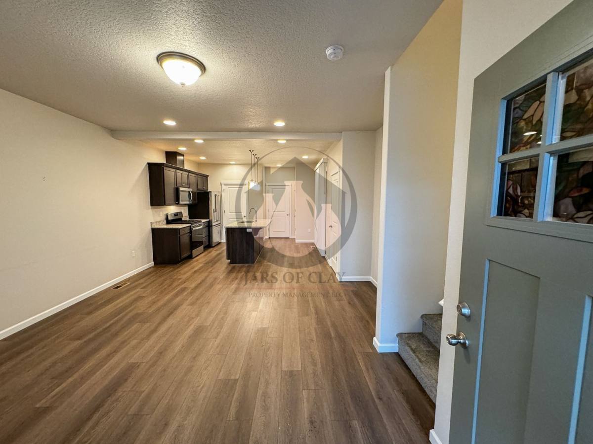 Townhouse for rent at 1668 SE Barberry Ave, Dallas, OR 97338