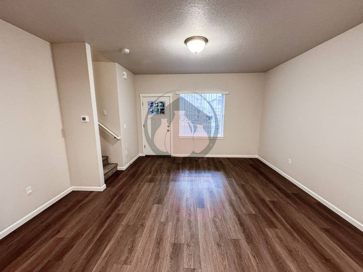 Townhouse for rent at 1668 SE Barberry Ave, Dallas, OR 97338
