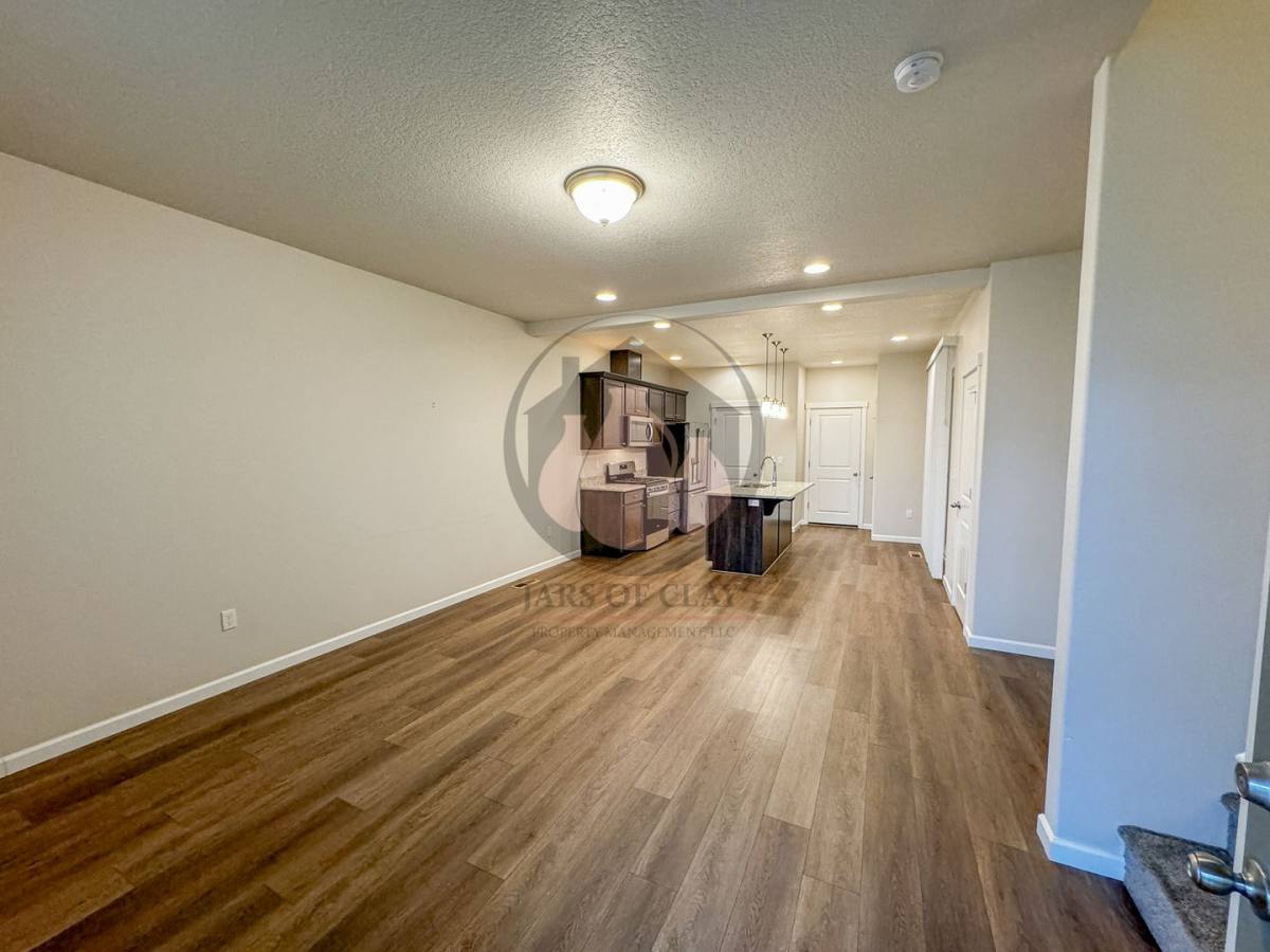 Townhouse for rent at 1668 SE Barberry Ave, Dallas, OR 97338