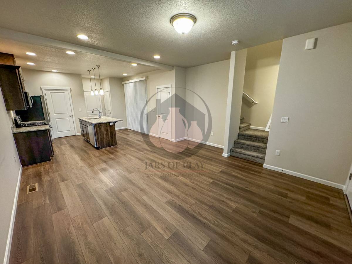 Townhouse for rent at 1668 SE Barberry Ave, Dallas, OR 97338